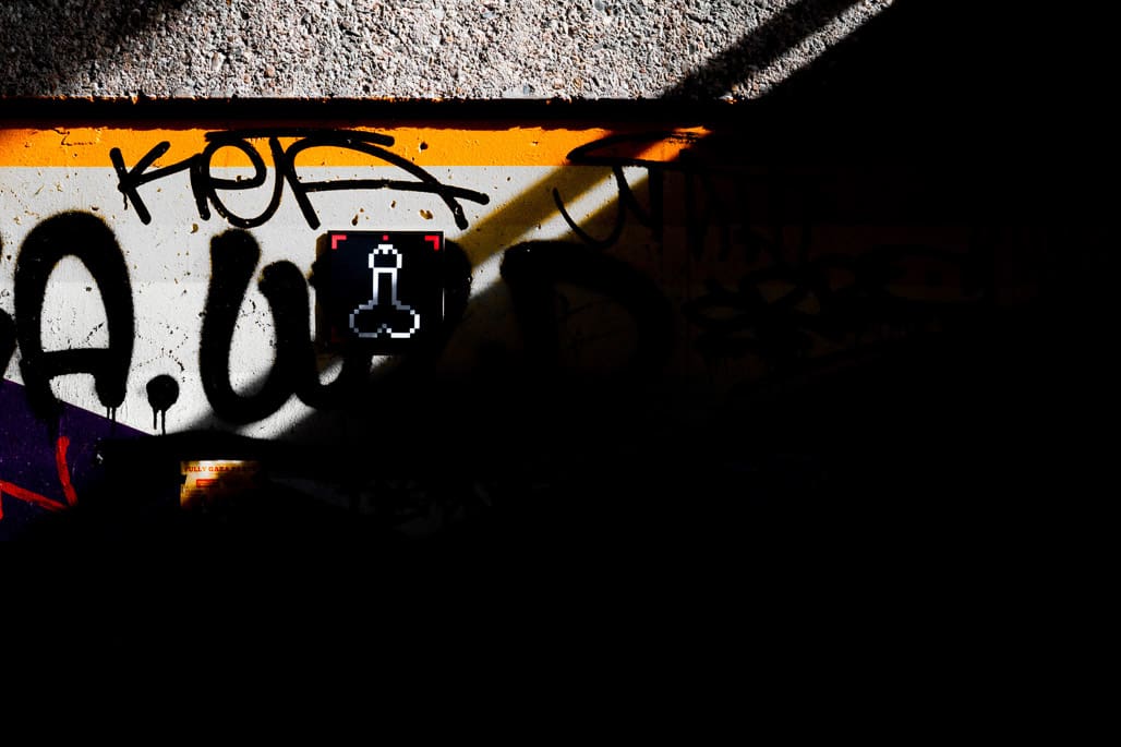 Graffitidetail mit Lichtakzent in der Kunstfotografie Köln